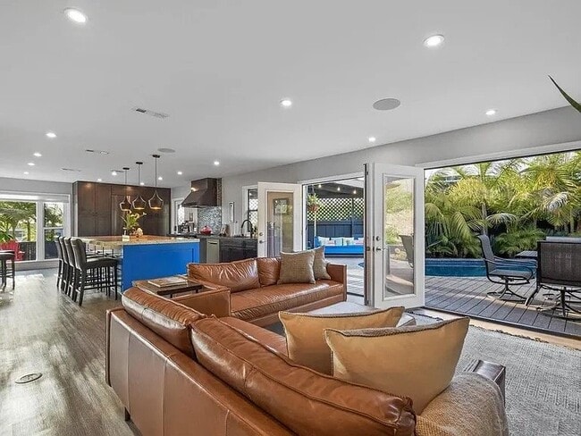 Building Photo - 5361 Van Nuys Ct