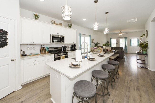 Building Photo - 4 Bedroom, 3 Bathroom home in Liberty Village - Goose Creek