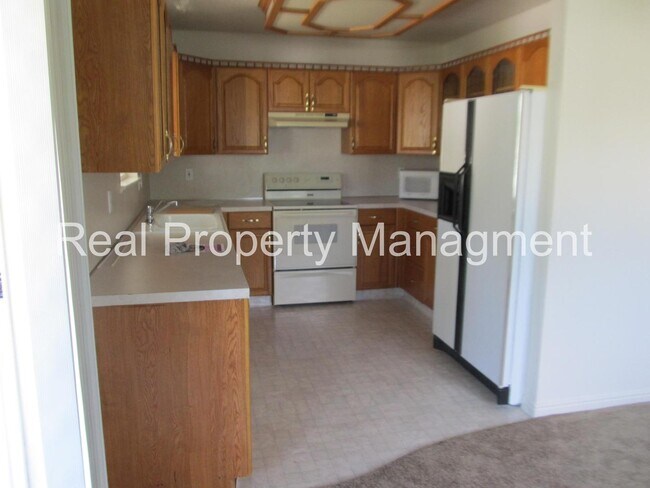 Foto del edificio - A beautiful 4 bed, 3 bath Home in River Heights!