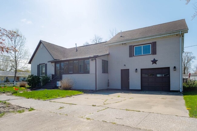 Building Photo - 430 Lyon St