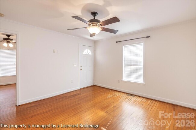 Foto del edificio - 2205 Ln St