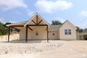 Building Photo - 2503 Golf Dr