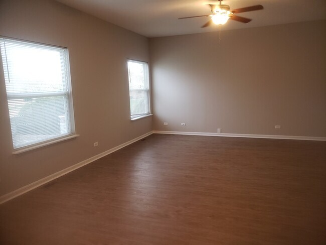 Building Photo - Stunning 4 bedroom 2.1 bath with basement