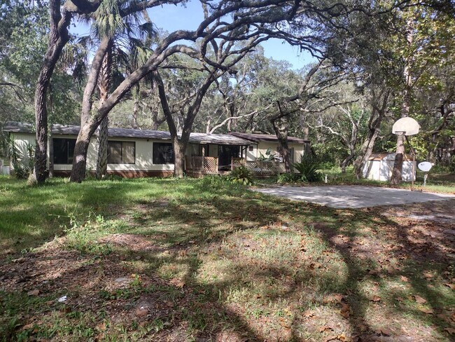 Building Photo - 3 bedroom 2 bathroom Home on 2 1/5 acres