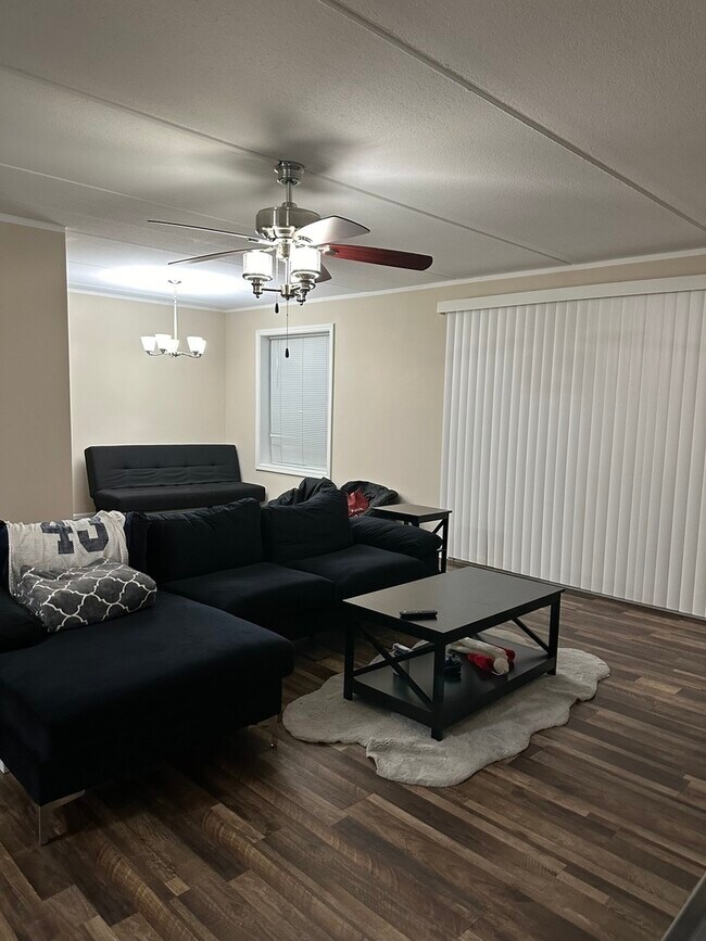 9143 S Roberts Rd Unit 4, Hickory Hills, IL 60457 Condo for Rent in