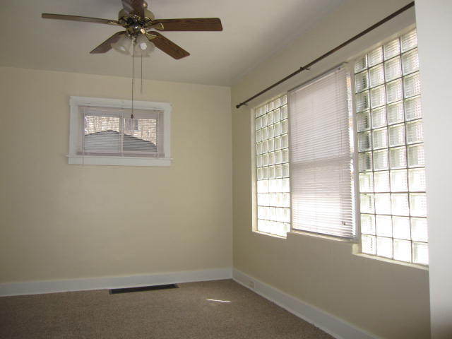 Foto del edificio - Lovely 2BR Townhouse w/Fenced in Backyard!