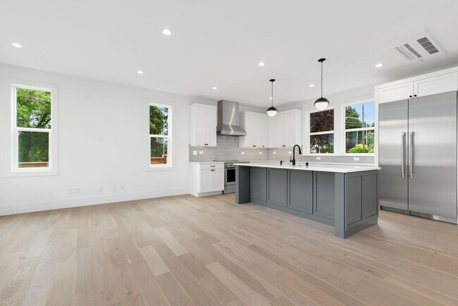 Foto del edificio - New Home Downtown Kirkland