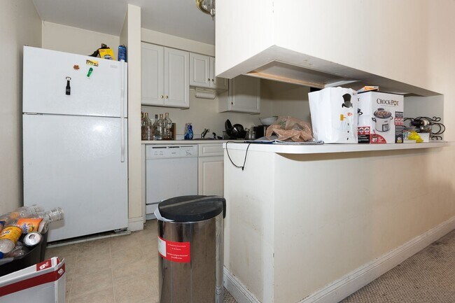 Building Photo - Brighton 2 bed available NOW