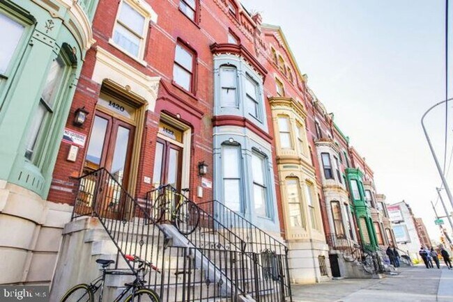 Foto del edificio - 1422 W Girard Ave