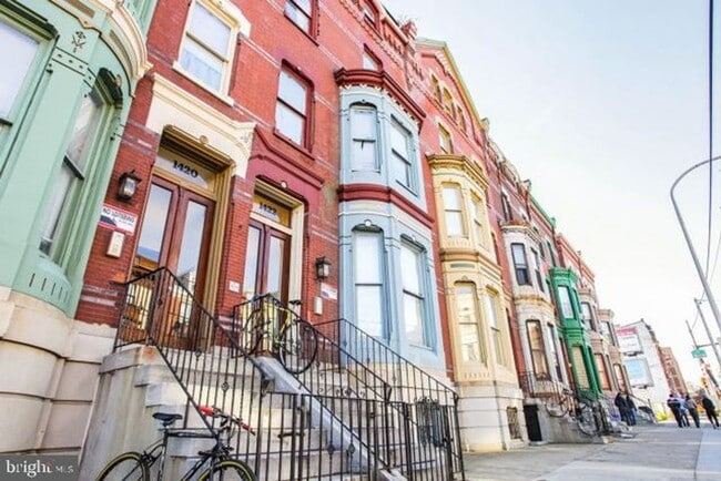 Building Photo - 1422 W Girard Ave