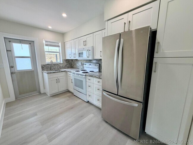 Foto del edificio - 2020 NE 56th Ct