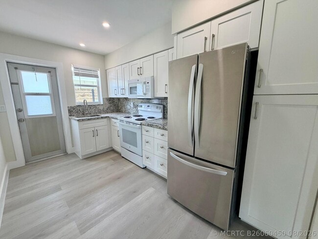 Building Photo - 2020 NE 56th Ct