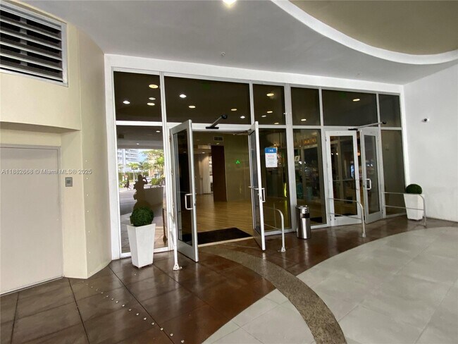 Foto del edificio - 1750 N Bayshore Dr