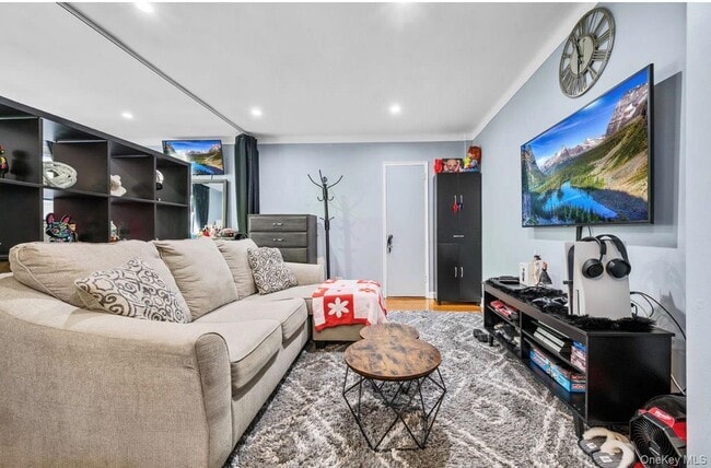 Foto del edificio - 143-50 Hoover Ave