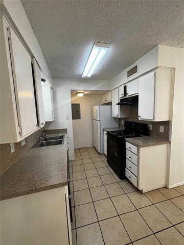 Building Photo - 4928 Diaz Ave