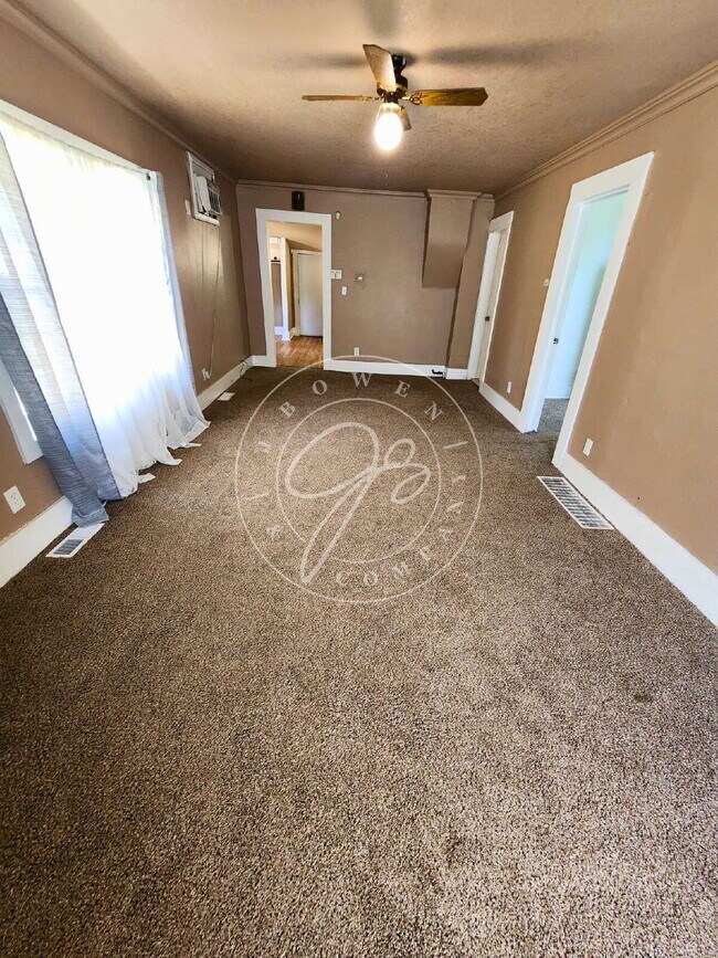 Foto del edificio - 2 Bedroom | 1 Bathroom | Fenced Yard | Detached Garage