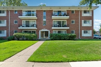 Building Photo - 10111 Old Orchard Ct