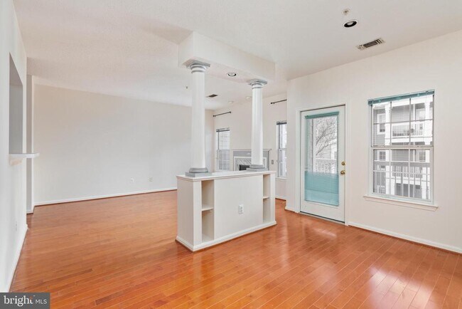Foto del edificio - 1705 Lake Shore Crest Dr