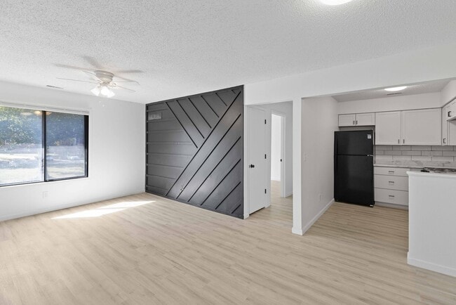 Interior Photo - Ivy II