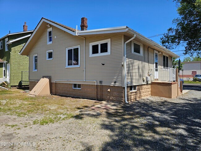 Building Photo - 114 Beachwood Blvd