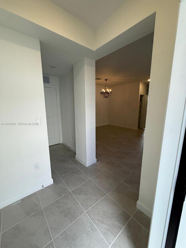 Foto del edificio - 2942 SE 23rd Ave