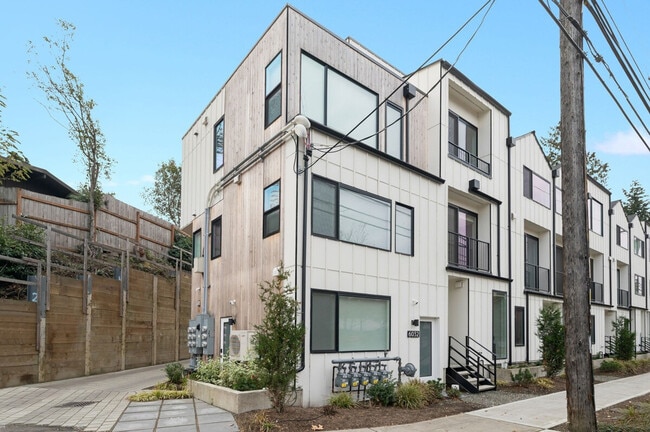 Foto del edificio - 6125 Sand Point Way NE