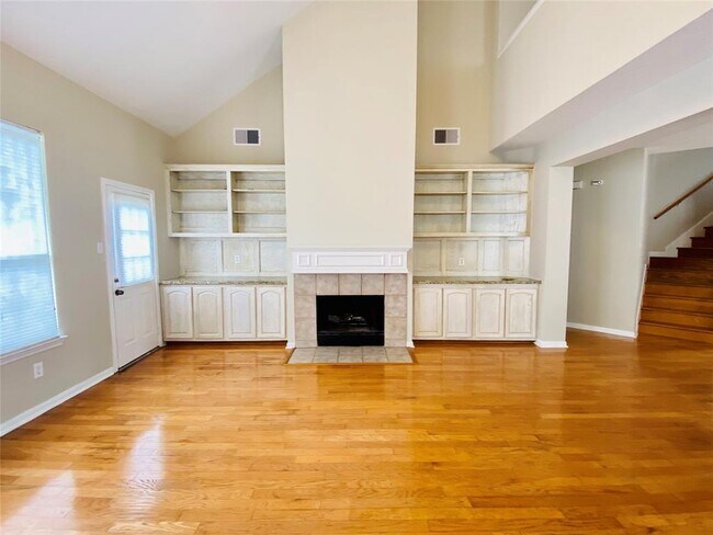 Building Photo - 12218 Meadow Crest Ct
