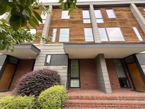Building Photo - 548 S Person St