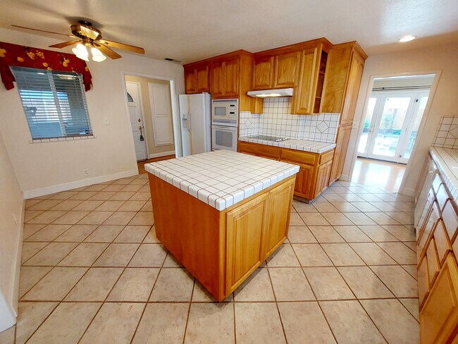 Kitchen - 211 Jo Dr