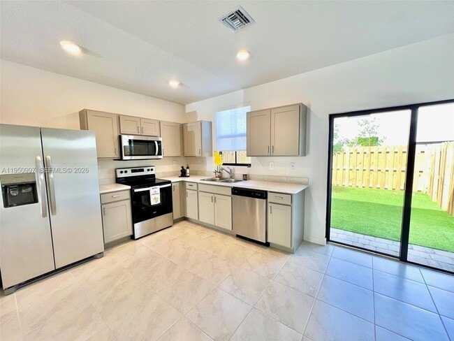 Photo - 429 NE 12th St Townhome