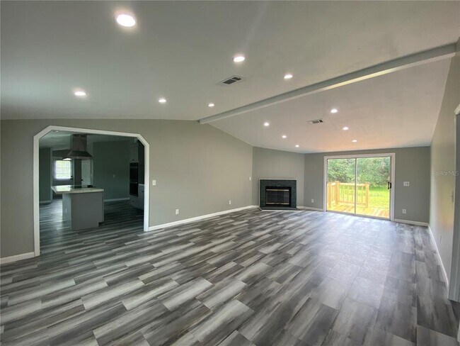 Foto del edificio - 31326 Tyndall Rd