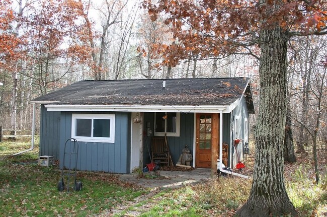 Building Photo - 1 Bedroom, 1 Bathroom Single Family Home i...