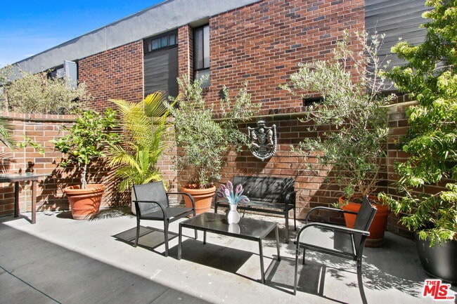 Foto del edificio - 9303 Burton Wy