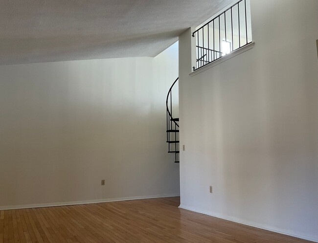 Building Photo - 2 bedroom Condo rental with a Loft