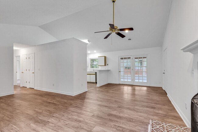 Building Photo - Pet Friendly, 2 Bedroom, 2 Bath Home with ...