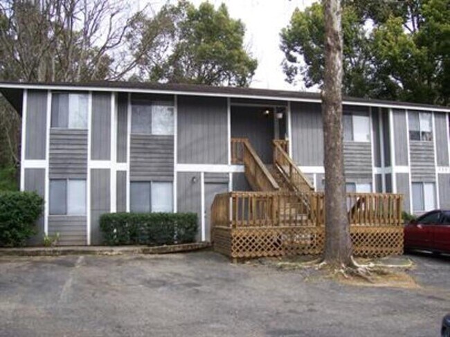 Foto del edificio - 717 Pointe Ct