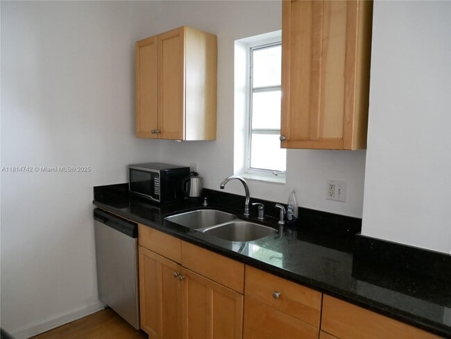 Building Photo - 631 Euclid Ave