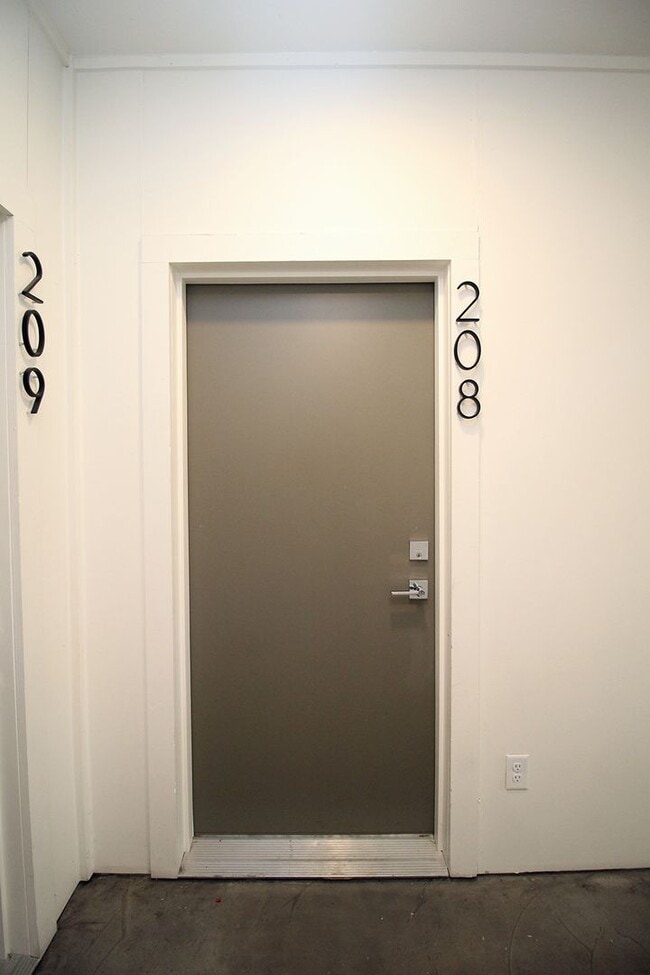 Interior Photo - tenin01
