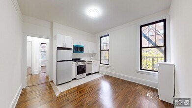 Building Photo - 985 Lexington Ave