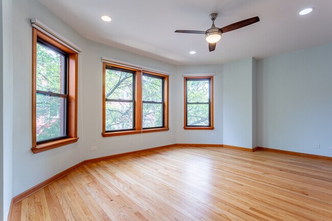 Foto del edificio - 2716 N Sawyer Ave
