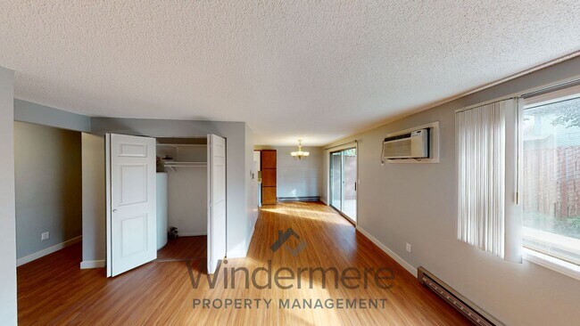Building Photo - 532 E Alder St