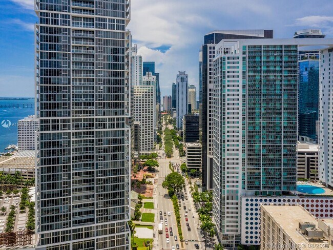 Building Photo - 200 Biscayne Blvd Way