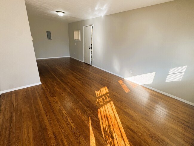 Foto del edificio - 4956 Owen Rd