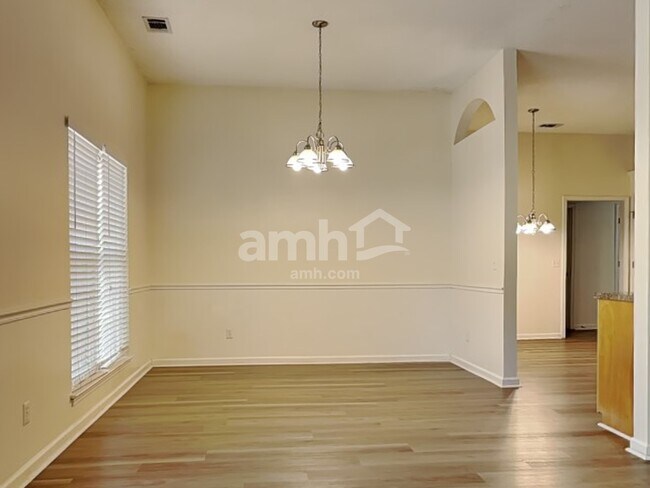 Foto del edificio - 103 Richmond Way