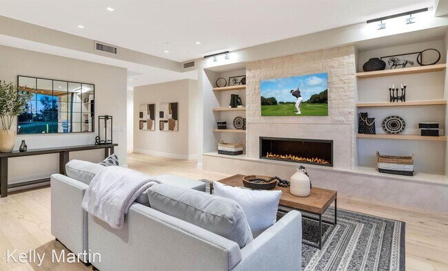 Building Photo - 2 br, 2.5 bath House - 6331 E Phoenician B...