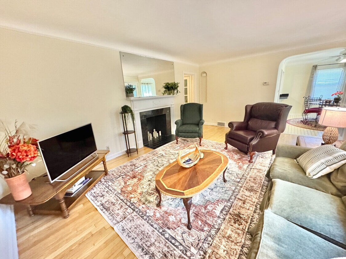 Foto principal - 3649 Berkeley Rd