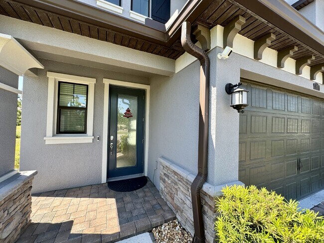 Building Photo - "Modern 3 Bed, 2.5 Bath Luxury Townhouse i...