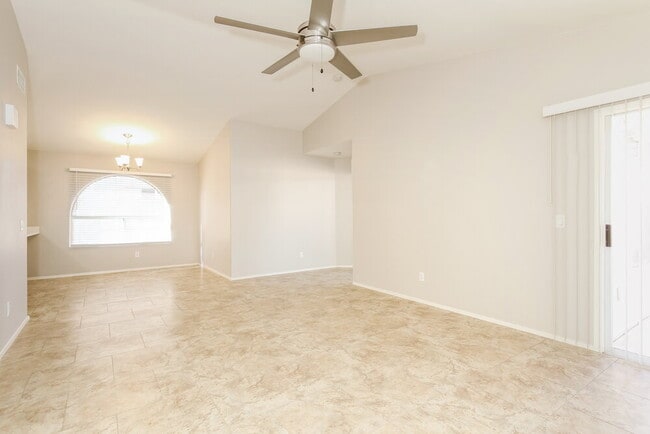 Foto del edificio - 9830 W Runion Dr