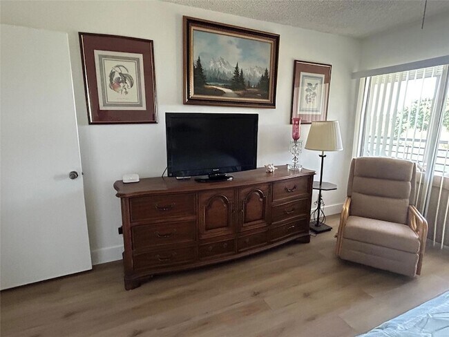 Foto del edificio - 3405 Bimini Ln