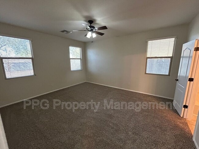 Foto del edificio - 2360 S 170th Dr